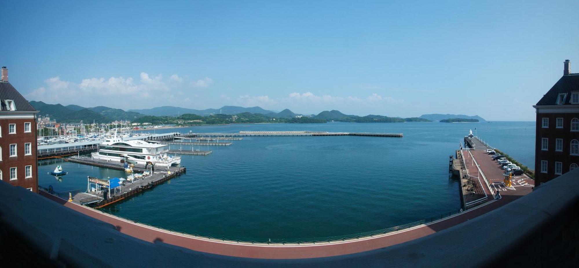 Watermark Hotel Nagasaki Huis Ten Bosch Sasebo Exterior foto View of the port of Chichijima