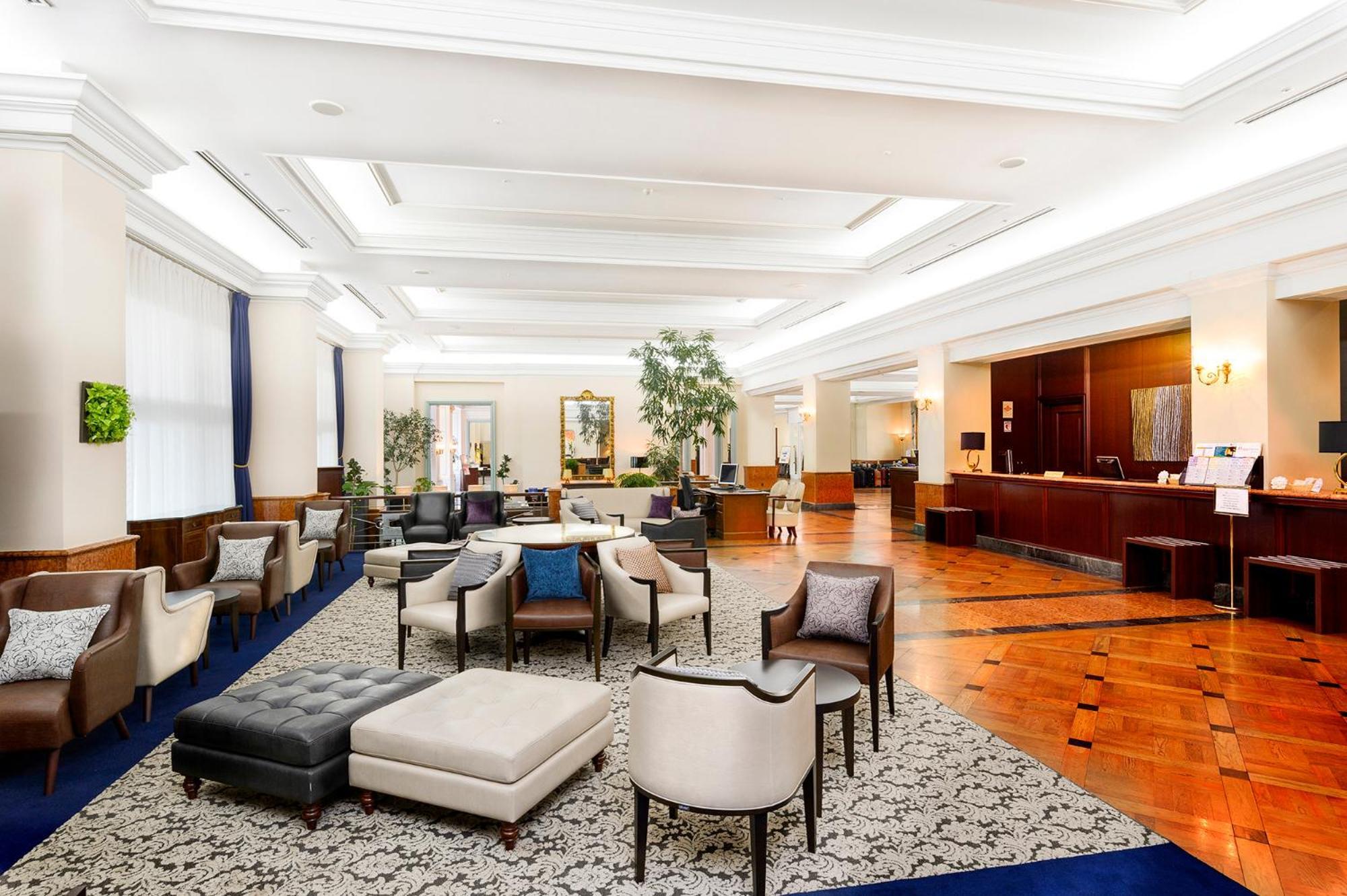 Watermark Hotel Nagasaki Huis Ten Bosch Sasebo Exterior foto The lobby of the hotel