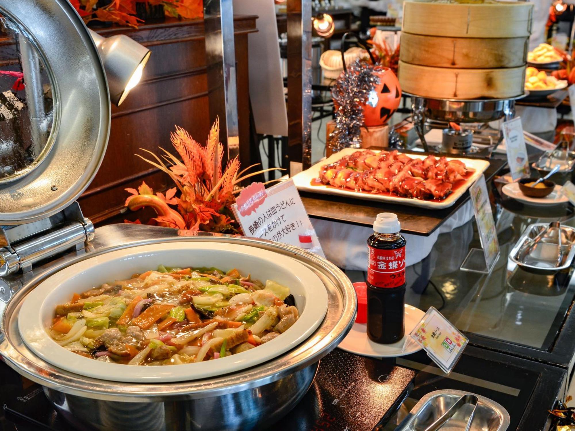 Watermark Hotel Nagasaki Huis Ten Bosch Sasebo Exterior foto A buffet at a hotel