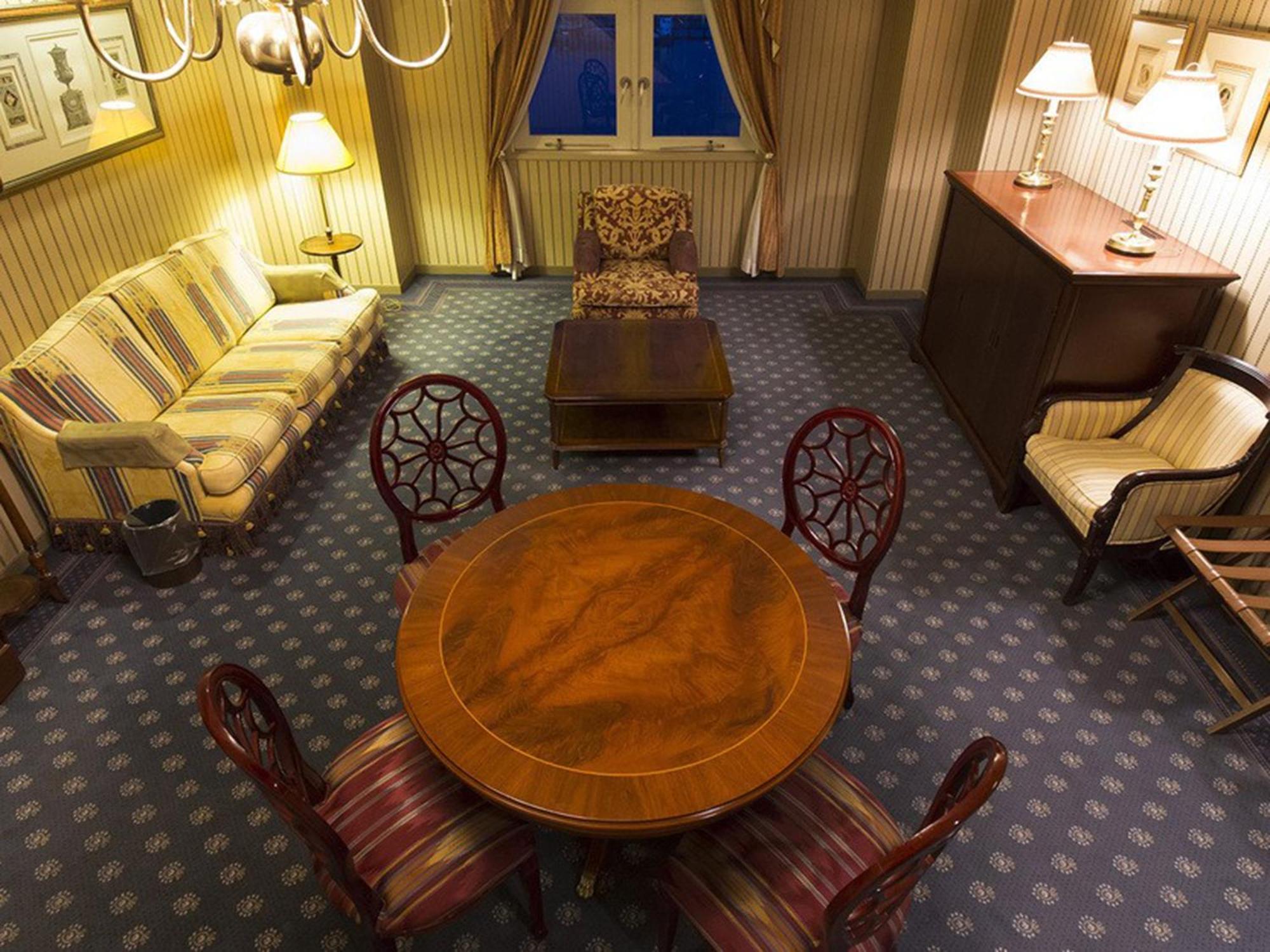 Watermark Hotel Nagasaki Huis Ten Bosch Sasebo Exterior foto A room in the hotel